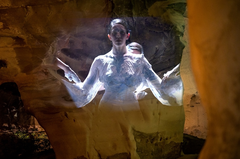 ליבה. ורטיגו בתערוכת וידיאו ארט במערת הפעמון בגן הלאומי בית גוברין