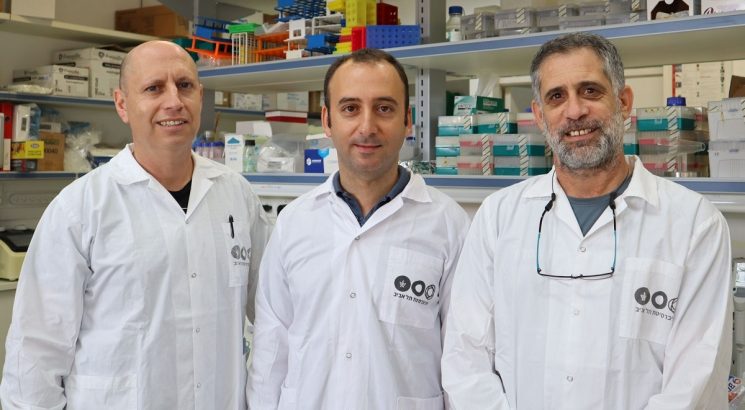 משמאל: פרופ' אריאל מוניץ, דר' דן ימין ופרופ' מוטי גרליץ. צילום: אוניברסיטת תל אביב